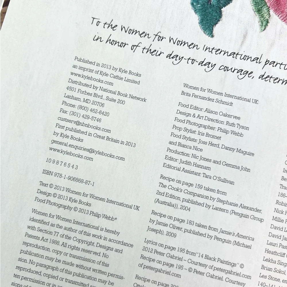 Share: The Cookbook That Celebrates Our Common Humanity Foreword by Meryl Streep